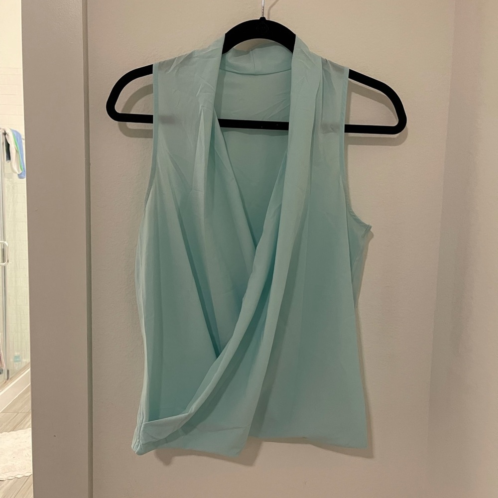 Lululemon yoga top - gently used - size 8